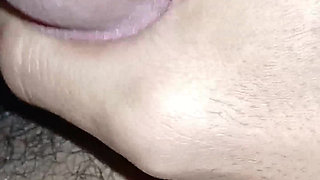 Ketika aku sedang masturbasi seorang pelajar wanita memintaku untuk mengahajar memek sempitnya secara kasar