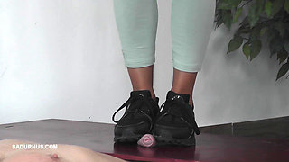 While Nomi Is on the Phone, the Slave Has an Orgasm