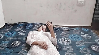 Desi college girl ko paise dekar hotel me pela