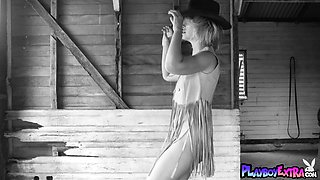 Sexy teen cowgirl Anna loves being naked
