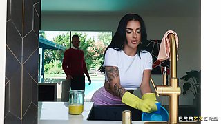 Wife's Sis Dishes Out Her Tits: Scott Nails The Official Egypt in Reality Kitchen sex scene