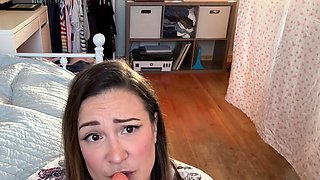 Cumshot amateur MILF suck and jerks dude in the bedroom