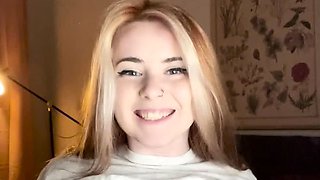 Amateur Blonde Teen Plays Solo with Toy Webcam Porn