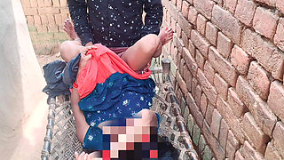 Indian Slut Outdoor in Gets Pussy Fuck by Young Boyfriend