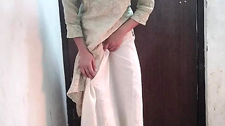 Step daughter ko ghar me band kar ke pel diya