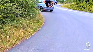 Anne-Eden - OMG - Public SQUIRT im Kofferraum