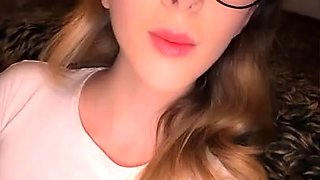 Webcam skinny brunette plays her squirt pussy