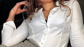Amateur webcam girl masturbate big dildo