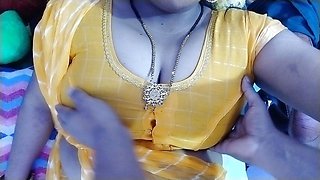 HotGirl21 aunty and hotdesixx boyfriend open cloth and hard sex fucking.