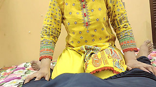 ( Pakistani ) Beautiful Stepmom Having Fun with Stepson Midnight-clear Hindi Conversation