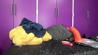 Webcam blonde playing with sex toys on webcam