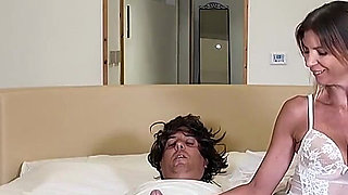 Aunt Unmasks the Perverse Plan of the Young Man and His Friend to See Her Naked in the Sauna