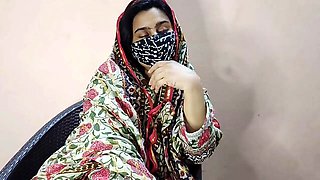 Amateur homemade close-ups of Indian college girls