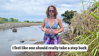 Suzy Wylde's Vlog TAKFT: DIY Bubble Wrap D!ldo Item.