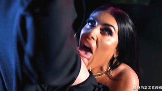 Busty brunette Joseline Kelly knows how to give a blowjob