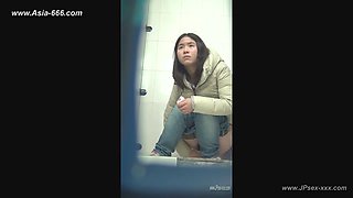 chinese girls go to toilet.148