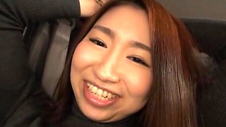 Japanese chick sucking a dick in the car in HD POV video