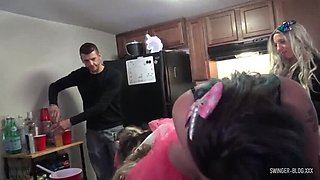 Hot MILF gives double blowjob in amateur swinger party