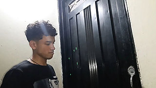 Big Ass MILF Fucks Delivery Guy With Deep Throat Blowjob And Hard Sex