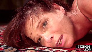 Submissive cougar get fisted by lezdom