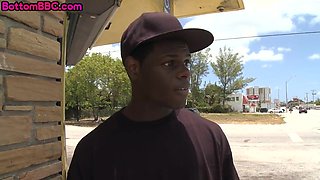 Ebony thug gets fucked in public outdoor by white top