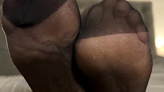 Amateur Foot Fetish Girlfriend Sucks and gives a Footjob