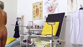 Beauty small tit amateur teen masturbating her shaved pussy