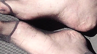 Feet of Nylonjunge in Pantyhose in Car