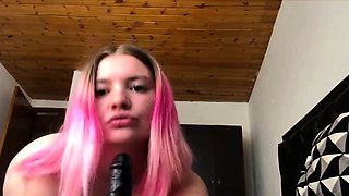 Thick White Girl Gives Epic Throatjob on Webcam