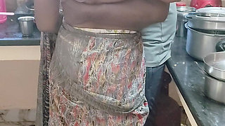 House Wife Fucks the Gas Cylinder Delivery Boy