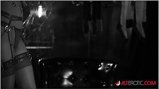 Luna Luxxx Teasing In A Black And White Classic Scene