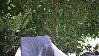 Ameliawhitex squirts outdoors