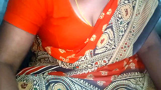 Sexy Saree Aunty Boobs