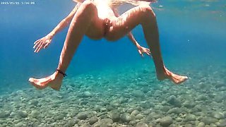 Amateur Exhibitionist Alice Nude Beach Masturbation Underwater Voyeur HD