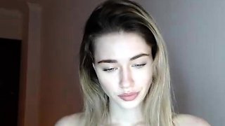 Cute amateur webcam teen girl toying pussy on webcam