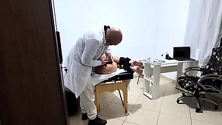 A MILF gets fingered by the proctologist during an anal