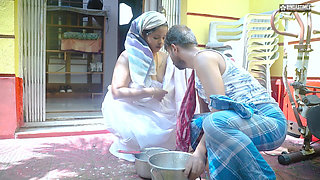 Desi Indian Milk Man Fucks Bhabhi Ji After Seeing Her Huge Milky Boobs