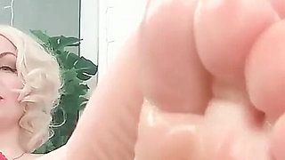 Oily feet sexy hot video: Arya Grander (foot fetish)