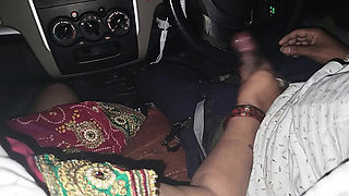 Kinky Indian Cab Driver Fucks Desi Wife in Car - Taboobreakers HD Homemade