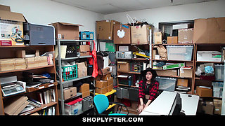 Big theft Audrey Royal caught and punished by security guard