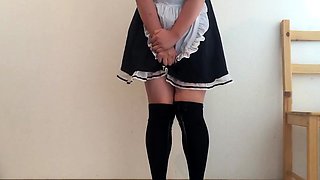 Cosplay Japanese Maid Pees in HD Homemade Video