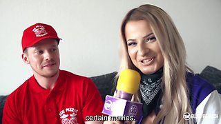 Hot babe with nice juicy tits