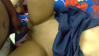 Desi tight pussy squirt sex MMS, beautiful Indian Stepsister fuck hard and squirt all over Xxx desi tight pussy