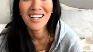 Webcam Asian camgirl testing brand new toy