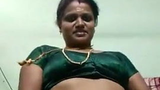 Tamil aunty shows hot boobs