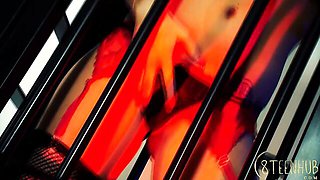 Smiling puss - high heels clip - 8TeenHub