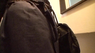 Mature Japanese lady gets picked up and creampied