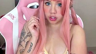 Hot Teen Chloe Toy Masturbates to Orgasm with her Wand