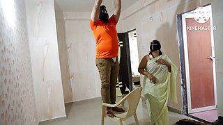 A big ass bhabhi offered to get fucked by the mechanic.