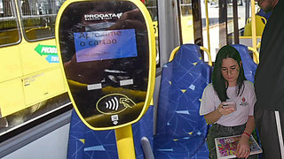 Female Student Can't Resist the Cock She Saw on the Bus